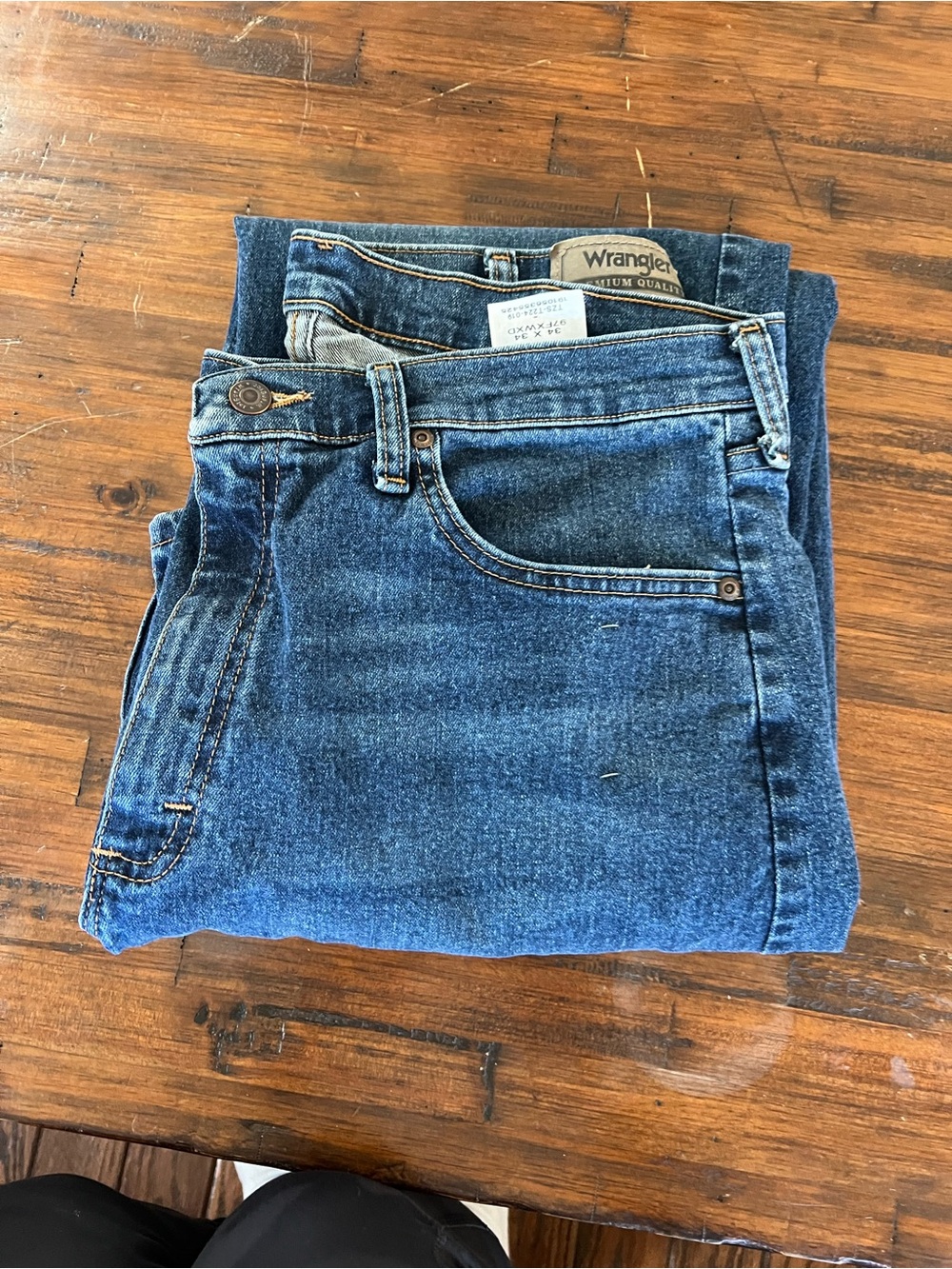 Wrangler Men's Relaxed Fit Dark Blue Jeans